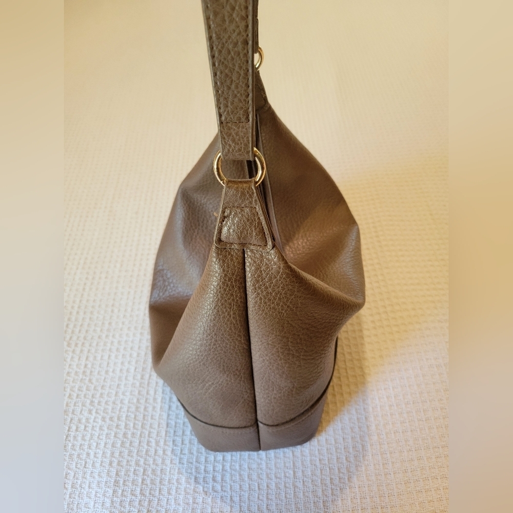 Isaac Mizrahi Brown Leather Shoulder Bag - Picture 6 of 11